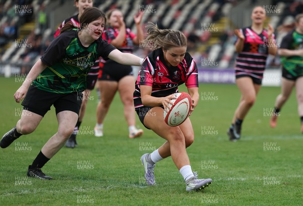 020526 - Belles v Chargers, U18s Girls Plate Final - Belles take on Chargers, green kit, during the U18s Girls Plate Final