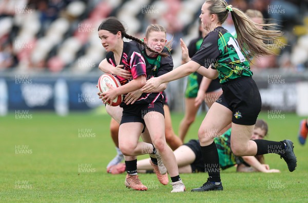 020526 - Belles v Chargers, U18s Girls Plate Final - Belles take on Chargers, green kit, during the U18s Girls Plate Final