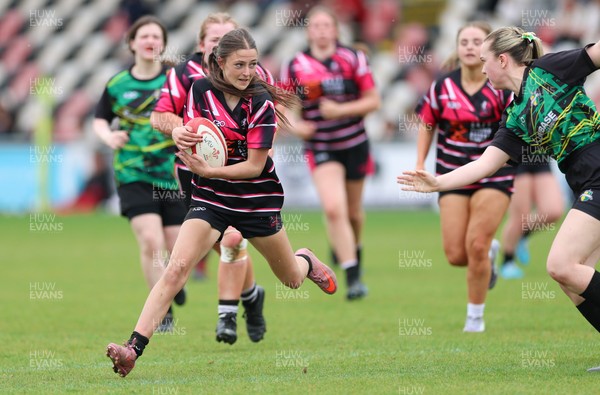 020526 - Belles v Chargers, U18s Girls Plate Final - Belles take on Chargers, green kit, during the U18s Girls Plate Final