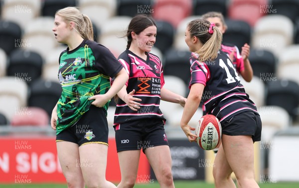 020526 - Belles v Chargers, U18s Girls Plate Final - Belles take on Chargers, green kit, during the U18s Girls Plate Final