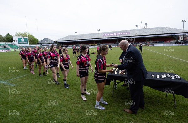 020526 - Belles v Chargers, U18s Girls Plate Final - Players receive the medals