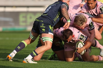 040426 - Benetton Rugby v Cardiff Rugby - EPCR Challenge Cup Round of 16 - Liam Belcher of Cardiff scores their first try 