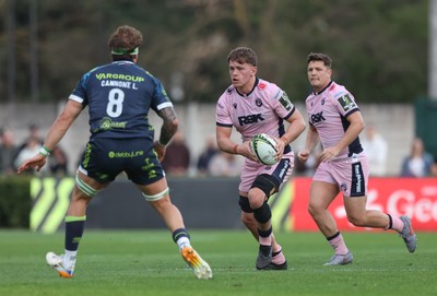 040426 - Benetton Rugby v Cardiff Rugby - EPCR Challenge Cup Round of 16 - Alex Mann of Cardiff takes on Lorenzo Cannone of Benetton as Callum Sheedy of Cardiff (R) looks on