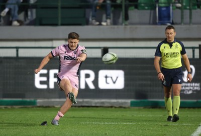 040426 - Benetton Rugby v Cardiff Rugby - EPCR Challenge Cup Round of 16 - Callum Sheedy of Cardiff kicks for goal