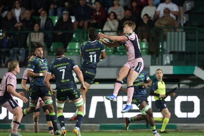 040426 - Benetton Rugby v Cardiff Rugby - EPCR Challenge Cup Round of 16 - Ignacio Mendy of Benetton and Jacob Beetham of Cardiff compete for a high ball
