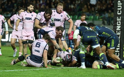 040426 - Benetton Rugby v Cardiff Rugby - EPCR Challenge Cup Round of 16 - Alun Lawrence of Cardiff short of the try line