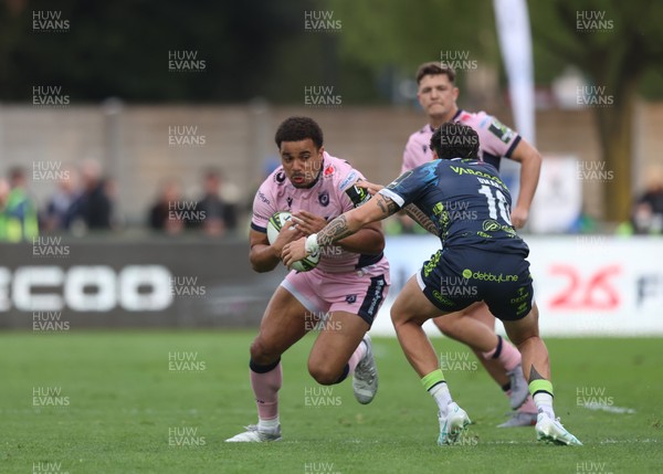 040426 - Benetton Rugby v Cardiff Rugby - EPCR Challenge Cup Round of 16 - Ben Thomas of Cardiff takes on Jacob Umaga of Benetton 