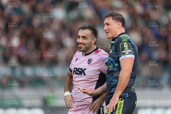 040426 - Benetton Rugby v Cardiff Rugby - EPCR Challenge Cup Round of 16 - Liam Belcher of Cardiff and Michele Lamaro of Benetton 