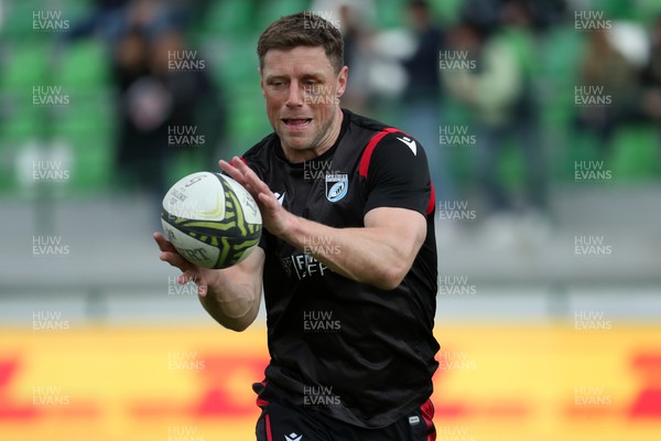 080423 - Benetton Rugby v Cardiff Rugby - EPCR Challenge Cup Quarter-Final - Rhys Priestland of Cardiff warms up