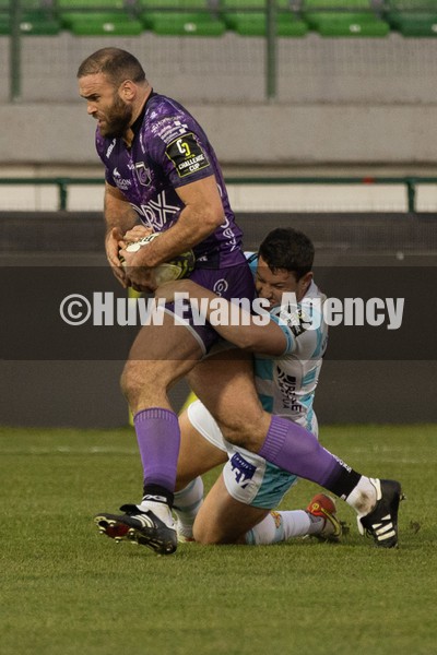 150122 - Benetton Rugby v Dragons - EPCR Challenge Cup - Jamie Roberts of Dragons is tackled
