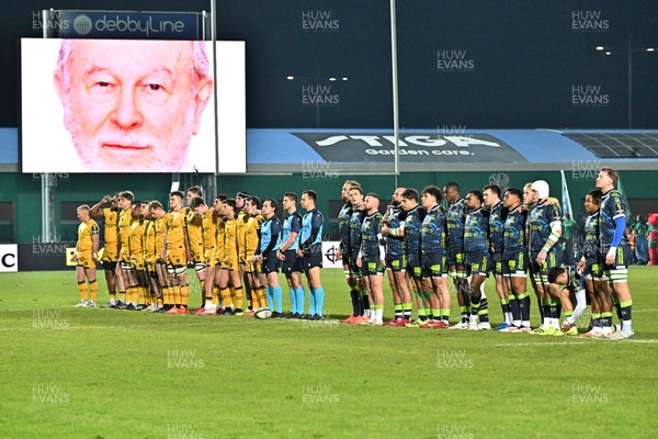100126 - Benetton Rugby v Dragons RFC - EPCR Challenge Cup - Teams line up before the match