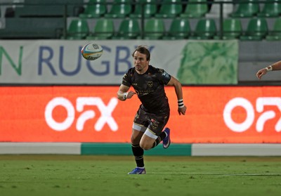 250926 - Benetton Rugby v Dragons RFC - United Rugby Championship - Rhodri Williams of Dragons 