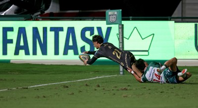 250926 - Benetton Rugby v Dragons RFC - United Rugby Championship - Che Hope of Dragons goes over to score a try which is disallowed
