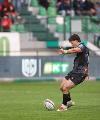 210326 - Benetton Rugby v Ospreys - United Rugby Championship - Jack Walsh of Ospreys kicks for goal