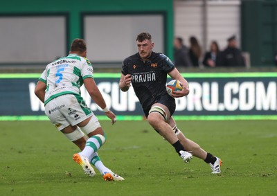 210326 - Benetton Rugby v Ospreys - United Rugby Championship - Ryan Smith of Ospreys takes on Eli Snyman of Benetton 