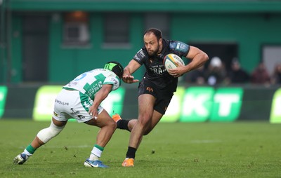 210326 - Benetton Rugby v Ospreys - United Rugby Championship - Evardi Boshoff of Ospreys is tackled by Rhyno Smith of Benetton 
