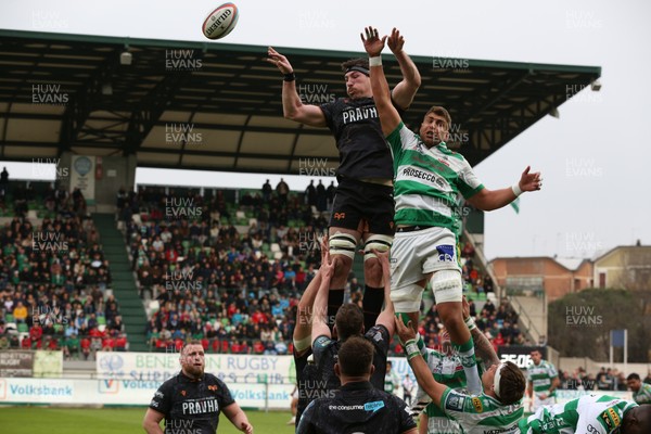 210326 - Benetton Rugby v Ospreys - United Rugby Championship - Ryan Smith of Ospreys takes line out ball