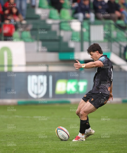 210326 - Benetton Rugby v Ospreys - United Rugby Championship - Jack Walsh of Ospreys kicks for goal