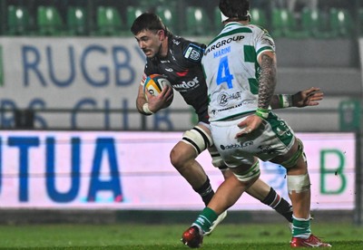 300126 - Benetton Rugby v Scarlets, United Rugby Championship - Fletcher Anderson of Scarlets breaks past Giulio Marini of Benetton Rugby