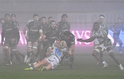 300126 - Benetton Rugby v Scarlets, United Rugby Championship - Scarlets attack as the visibility worsens