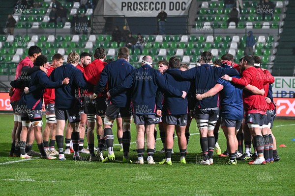 300126 - Benetton Rugby v Scarlets, United Rugby Championship - The Scarlets huddle up ahead of the match