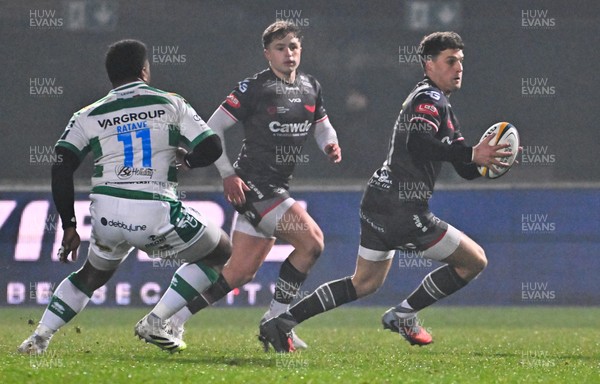 300126 - Benetton Rugby v Scarlets, United Rugby Championship - Tomi Lewis of Scarlets breaks away