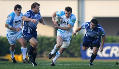 19.11.11 - Benetton Treviso v Ospreys - Heineken Cup - Tommy Bowe of Ospreys gets through the Treviso defence. 