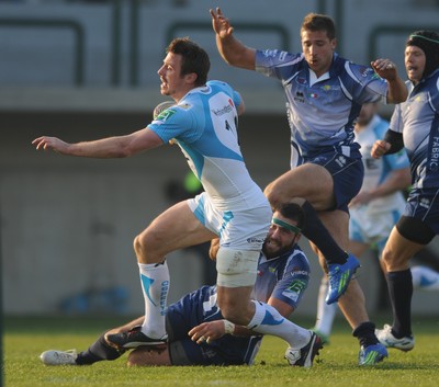 19.11.11 - Benetton Treviso v Ospreys - Heineken Cup - Tommy Bowe of Ospreys beat the tackle of Robert Barbieri of Benetton Treviso to score try. 