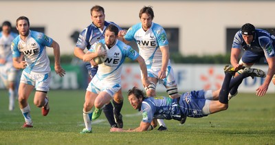 19.11.11 - Benetton Treviso v Ospreys - Heineken Cup - Shane Williams of Ospreys beats the tackle of Benjamin De Jager of Benetton Treviso. 