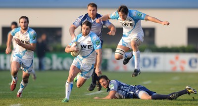 19.11.11 - Benetton Treviso v Ospreys - Heineken Cup - Shane Williams of Ospreys beats the tackle of Benjamin De Jager of Benetton Treviso. 