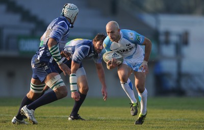 19.11.11 - Benetton Treviso v Ospreys - Heineken Cup - Richard Fussell of Ospreys takes on Benjamin Vermaak of Benetton Treviso. 