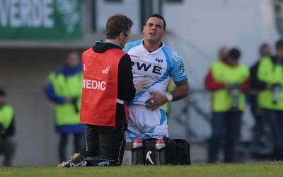 19.11.11 - Benetton Treviso v Ospreys - Heineken Cup - Kahn Fotuali'i of Ospreys is treated for an injury. 