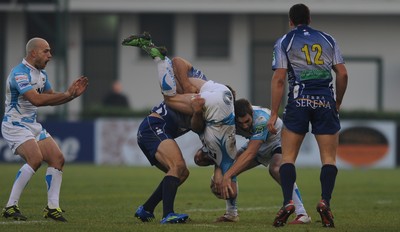 19.11.11 - Benetton Treviso v Ospreys - Heineken Cup - Shane Williams of Ospreys is tackled by Tommaso Benvenuti of Benetton Treviso. 