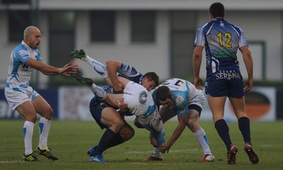 19.11.11 - Benetton Treviso v Ospreys - Heineken Cup - Shane Williams of Ospreys is tackled by Tommaso Benvenuti of Benetton Treviso. 