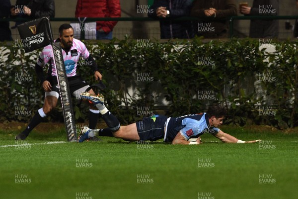 301119 - Benetton Treviso v Cardiff Blues - Guinness PRO14 -  Lloyd Williams of Cardiff scores a try
