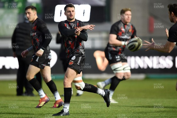 291120 - Benetton v Dragons - Guinness PRO14 - Dragons players warm up