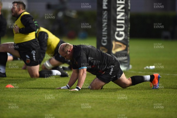 291120 - Benetton v Dragons - Guinness PRO14 - Dragons players warm up
