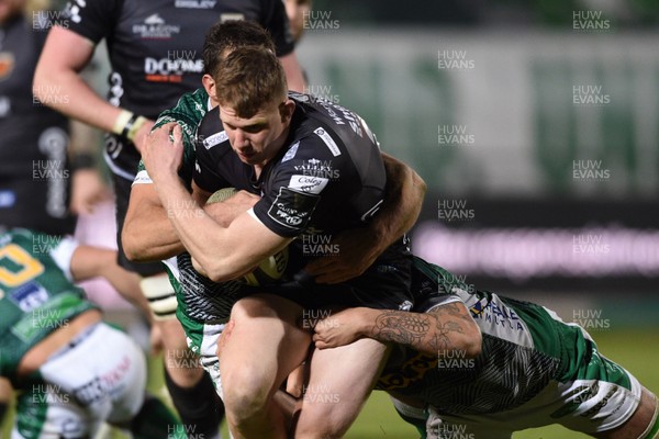 291120 - Benetton v Dragons - Guinness PRO14 - Jack Dixon of Dragons is tackled by Alberto Sgarbi 