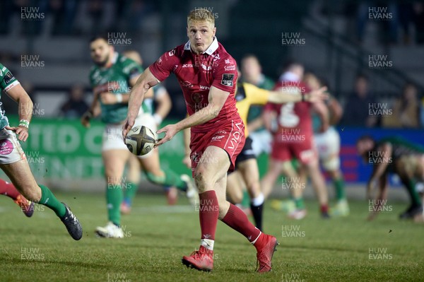 160219 - Benetton Rugby v Scarlets - Guinness PRO14 -  Johnny McNicholl in action