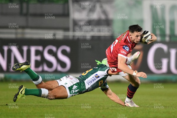 231020 - Benetton v Scarlets - Guinness PRO14 - Tom Rogers of Scarlets is tackled by Ignacio Brex 