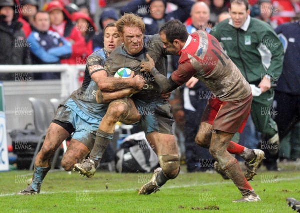 13.12.08 -  Heineken Cup Rugby Biarritz Olympique Pays Basque V Cardiff Blues Blues Jason Spice supports as Andy Powell is tackled by Biarritz Julien Peyrelongue 