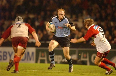 100104  Biarritz v Cardiff Blues  Tom Shanklin goes between Ovidiu Tonita(7) and Christophe Milheres  