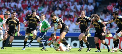 10.04.10 - Biarritz v Ospreys - Heineken Cup Quarter Final - Mike Phillips of Ospreys tries to get away. 