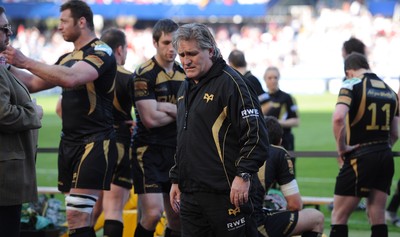 10.04.10 - Biarritz v Ospreys - Heineken Cup Quarter Final - Ospreys director of coaching Scott Johnson looks dejected at the end of the game. 