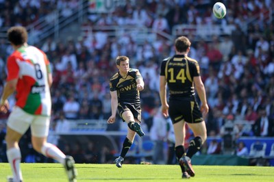 10.04.10 - Biarritz v Ospreys - Heineken Cup Quarter Final - Dan Biggar of Ospreys converts a drop goal. 