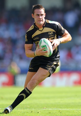 10.04.10 - Biarritz v Ospreys - Heineken Cup Quarter Final - Lee Byrne of Ospreys. 