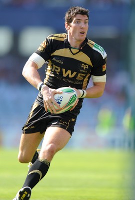 10.04.10 - Biarritz v Ospreys - Heineken Cup Quarter Final - James Hook of Ospreys. 