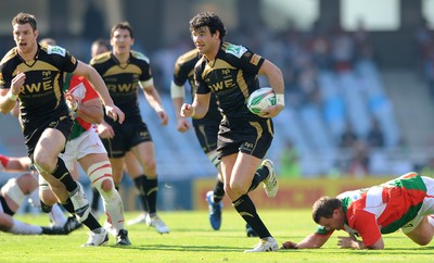 10.04.10 - Biarritz v Ospreys - Heineken Cup Quarter Final - Mike Phillips of Ospreys. 