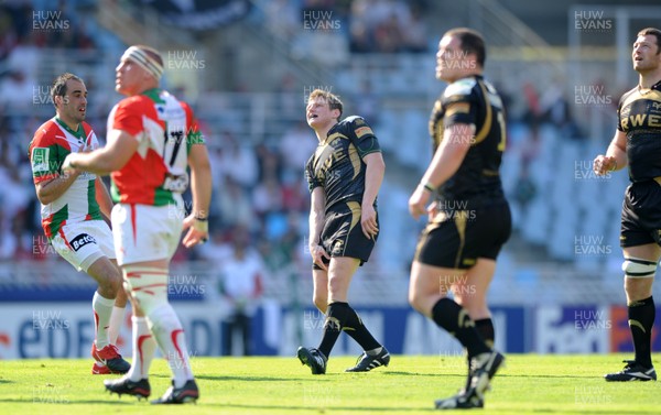 10.04.10 - Biarritz v Ospreys - Heineken Cup Quarter Final - Dan Biggar of Ospreys looks on as he misses with a drop goal. 