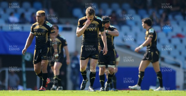 10.04.10 - Biarritz v Ospreys - Heineken Cup Quarter Final - Dan Biggar of Ospreys looks dejected. 